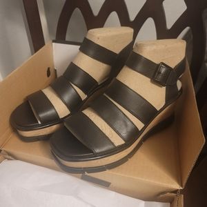Sorel Platform Sandal, Women Sz 9. Brand New